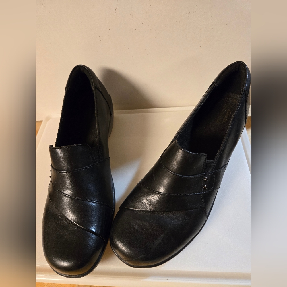 Clarks : Women's Black Leather Slip-On Shoes - Picture 6 of 6
